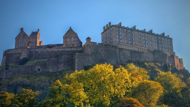 walkerssk-edinburgh-997077_640