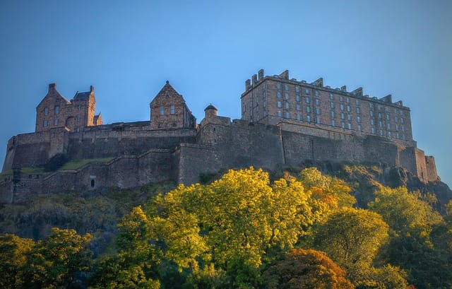 walkerssk-edinburgh-997077_640